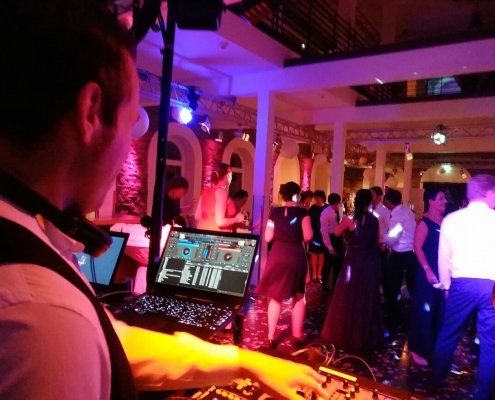 Ausgelassene Stimmung mit DJ Köln, DJ Bergisch Gladbach, Hochzeits DJ, Event DJ, Veranstaltungstechnik