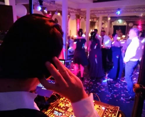DJ Arne Winter ausgelassene Stimmung mit DJ Köln, DJ Bergisch Gladbach, Hochzeits DJ, Event DJ, Veranstaltungstechnik