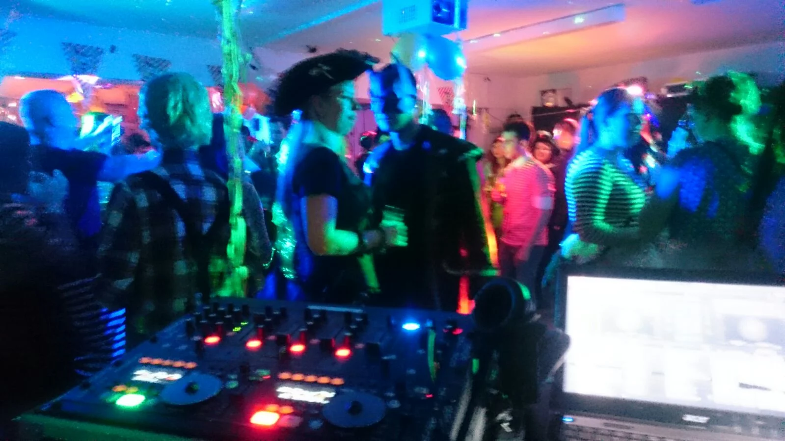 DJ Arne Winter als Hochzeiuts DJ mit Technik und perfekter Party-Stimmung 2