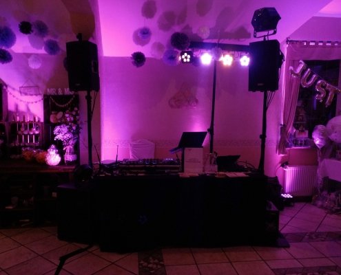 Technik und DJ Aufbau vor der Hochzeit