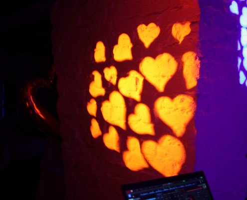 Perfekte Impressionen mit Herz Gobo Muster in den Moving Lights