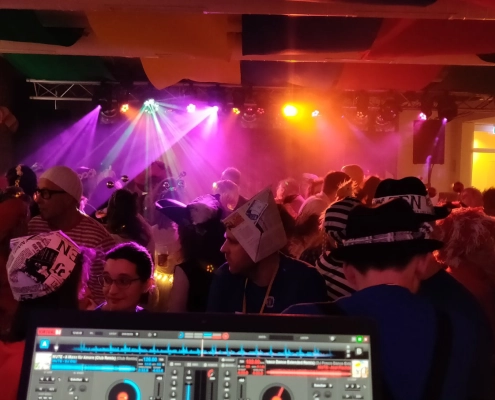 DJ Karnval - Arne Winter mit Technik auf einer Karnevals Party in Gummersbach