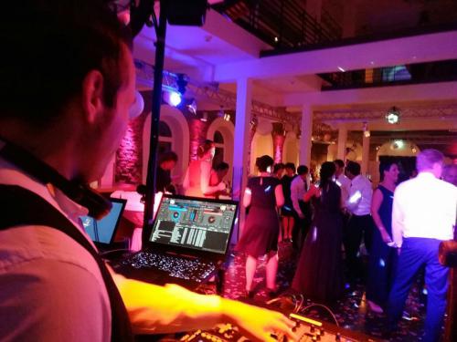 ausgelassene Stimmung mit DJ Köln, DJ Bergisch Gladbach, Hochzeits DJ, Event DJ, Veranstaltungstechnik